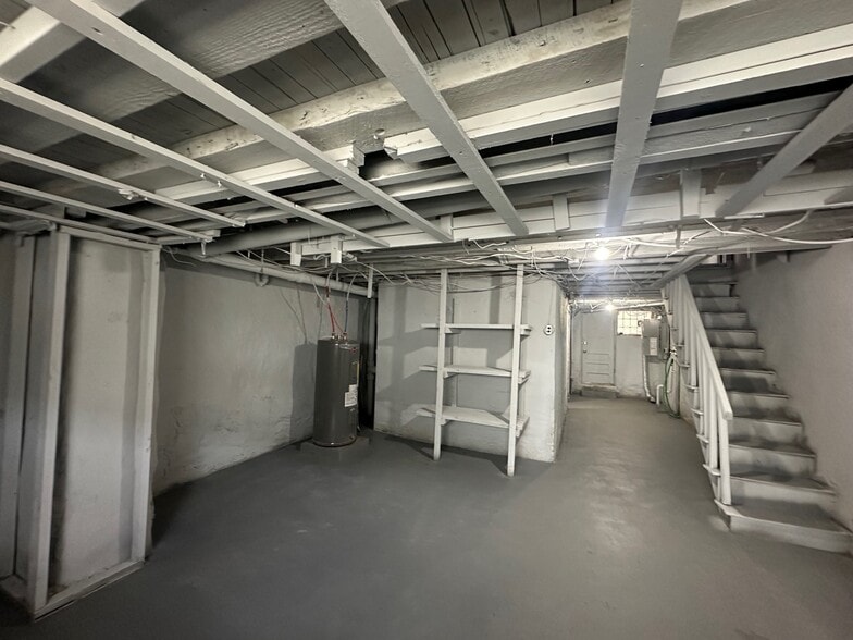 Building Photo - 5220 Ditman St