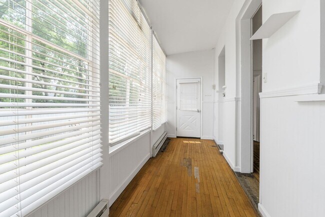 Building Photo - Huge Brick House in Victorian Village/Short North, Beautiful Woodwork 3 Car Garage and Swimming pool