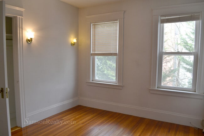 Building Photo - 81 Grotto Ave