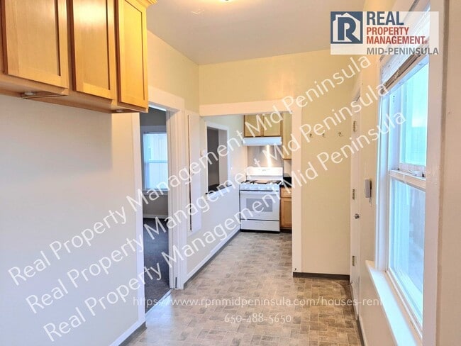 Building Photo - Quiet 1 Bedroom / 1 Bathroom on Top Floor ...