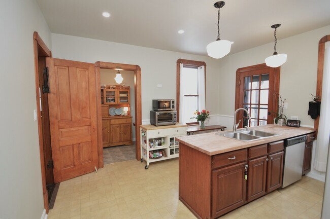 Building Photo - 2626 Union St