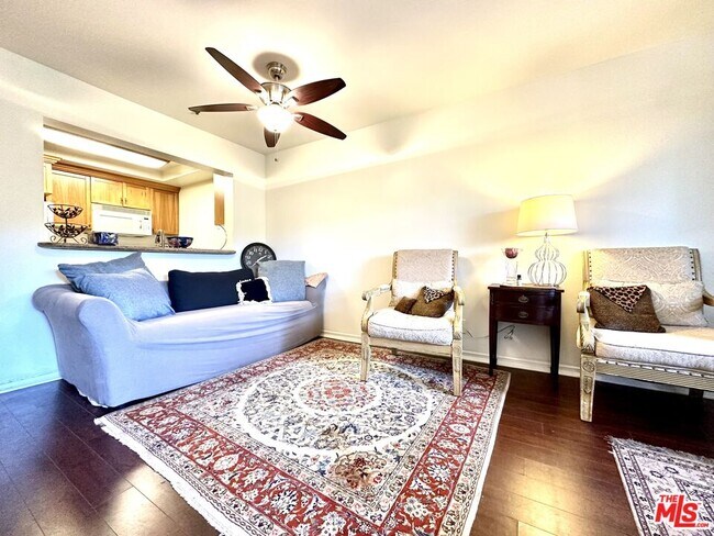 Building Photo - 501 Palisades Dr