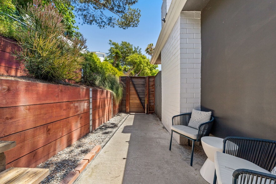 Building Photo - 4759 Baylor Dr