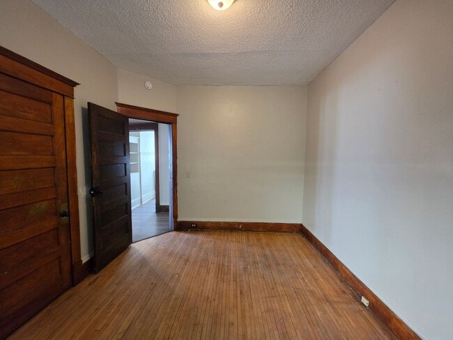 Building Photo - 1414 Golden Valley Rd