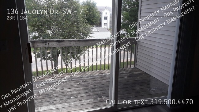 Building Photo - 136 Jacolyn Dr SW