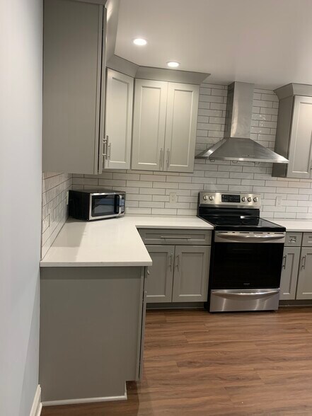 Building Photo - 152 Rosedale St