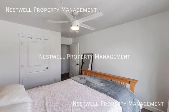 Building Photo - 1123 E Hatch Row