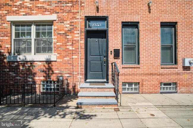 Building Photo - 2353 E York St