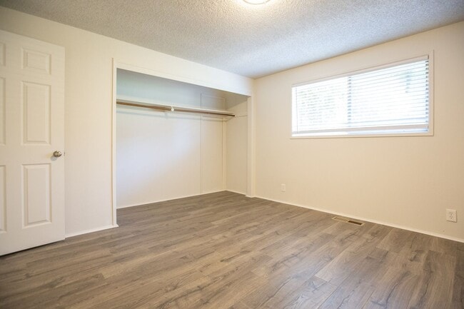 Building Photo - SWINGWOOD