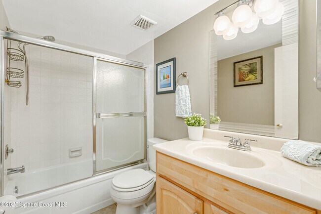 Building Photo - 2125 Golf Isle Dr