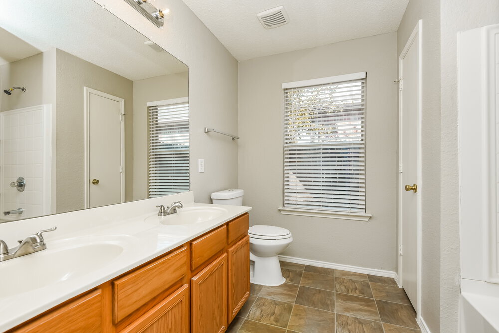 Building Photo - 7948 Meadow View Tr