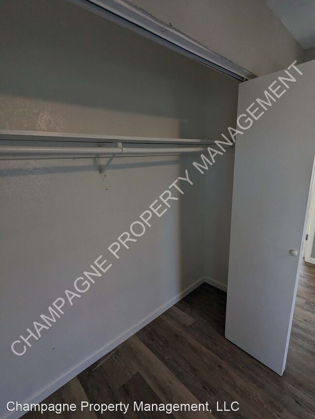 Building Photo - 3 br, 1 bath House - 5806 Fairlane Dr.