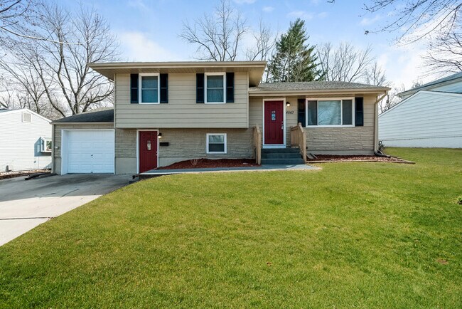 Building Photo - Beautiful 3BD Home Near Worlds of Fun!