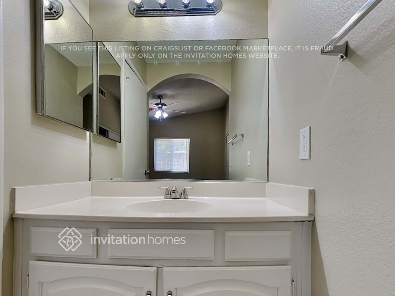 Building Photo - 4268 Cedar Dr