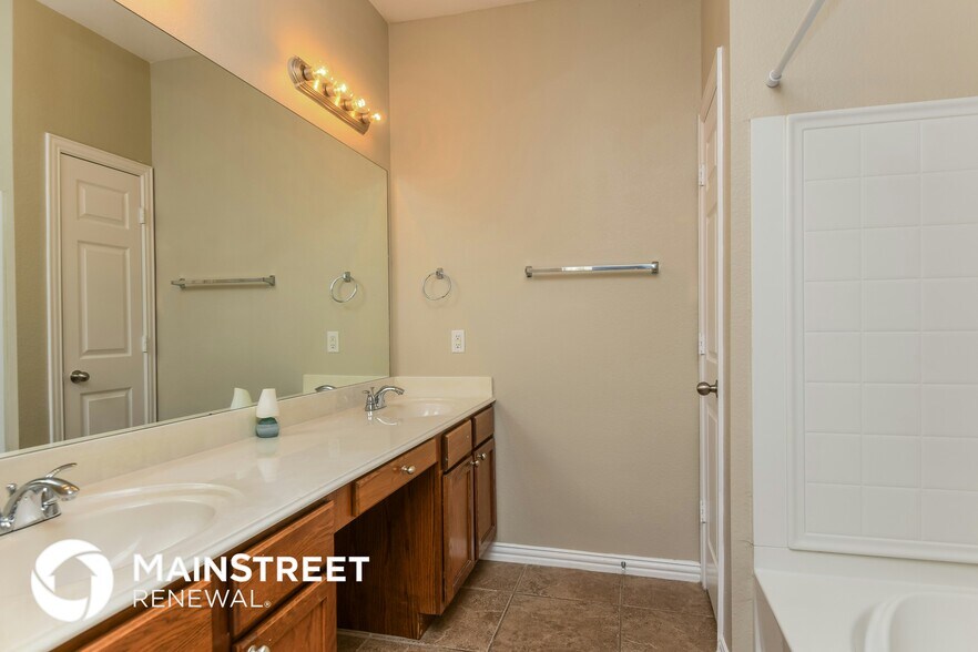 Building Photo - 297 Edison Ln