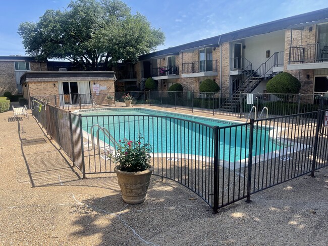Primary Photo - 10236 Regal Oaks Dr