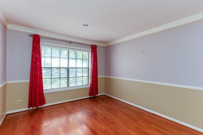 Building Photo - 2458 Parkwood Ln
