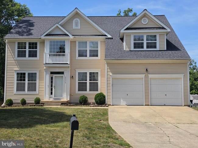 Building Photo - 45370 Barefoot Dr