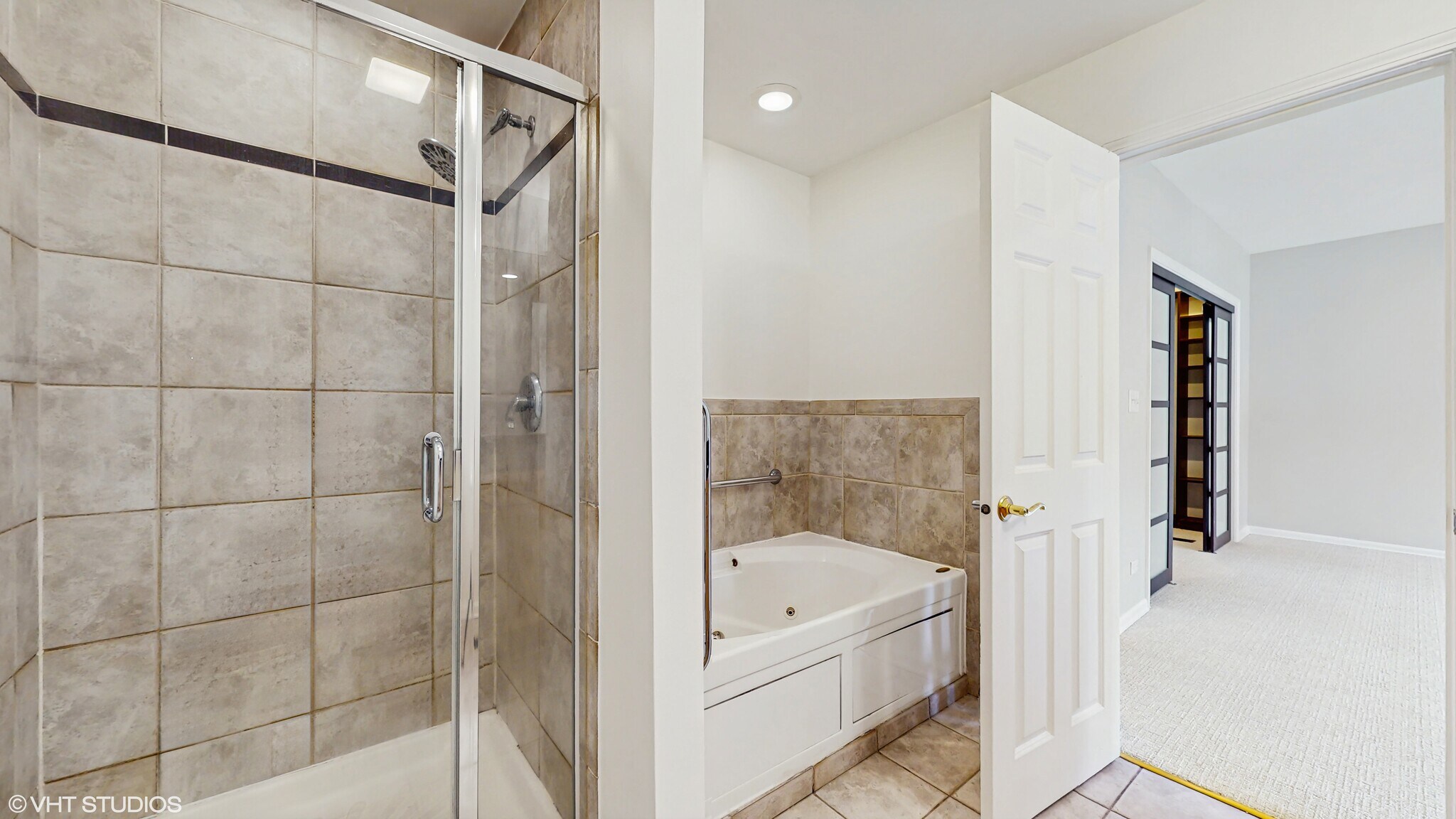 Master Bath - 710 W Aldine Ave
