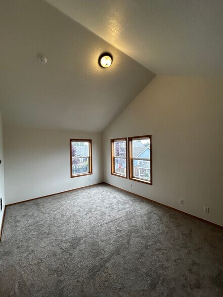 Building Photo - 614 S 41st Ct