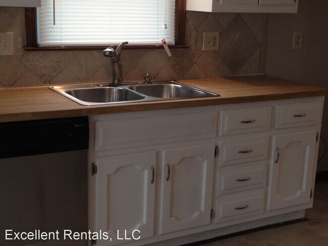 Building Photo - 4 br, 2 bath House - 503 NE Country Lane