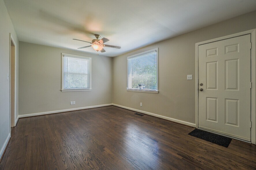 Building Photo - 5015 Packard Dr