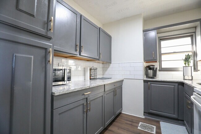 Building Photo - 3004 Marcy St