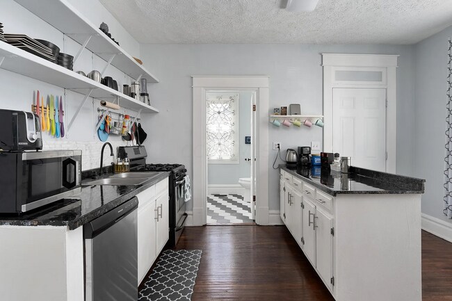 Building Photo - 477 E Gates St