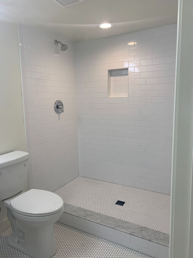 Building Photo - 4 Bed 2 Bath in Decatur!