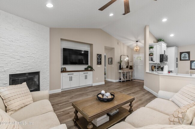 Building Photo - 1587 Shelter Cove Dr