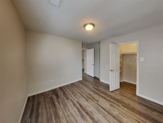 Building Photo - 17826 Camden Oaks Ln