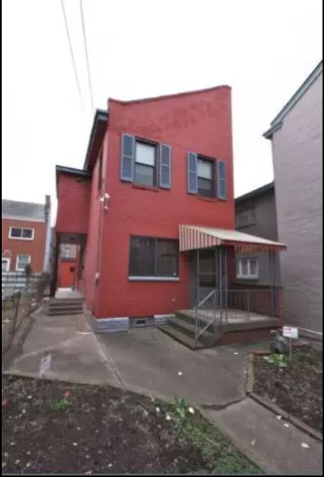 Building Photo - 2206 Sarah St