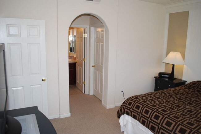 Building Photo - 6581 Hearthstone Cir