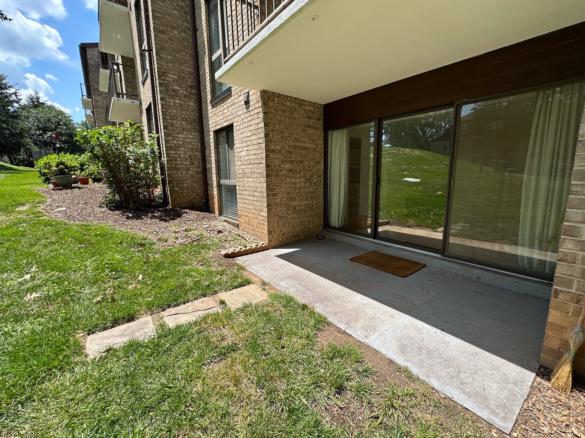 Building Photo - 2052 Royal Fern Ct