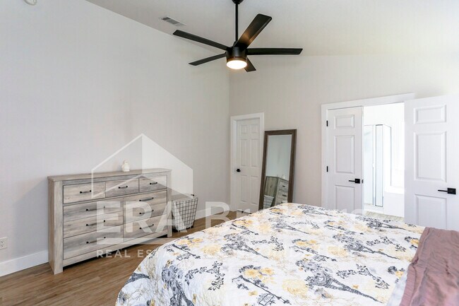 Building Photo - 6110 Melanie Dr
