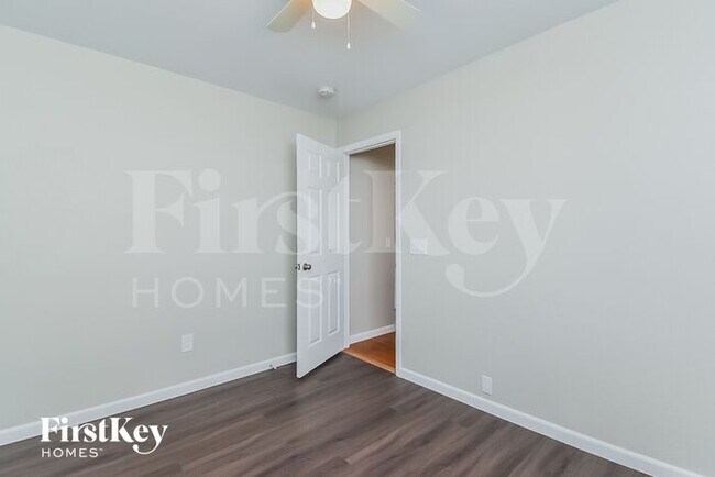Building Photo - 5918 Vallecito Dr