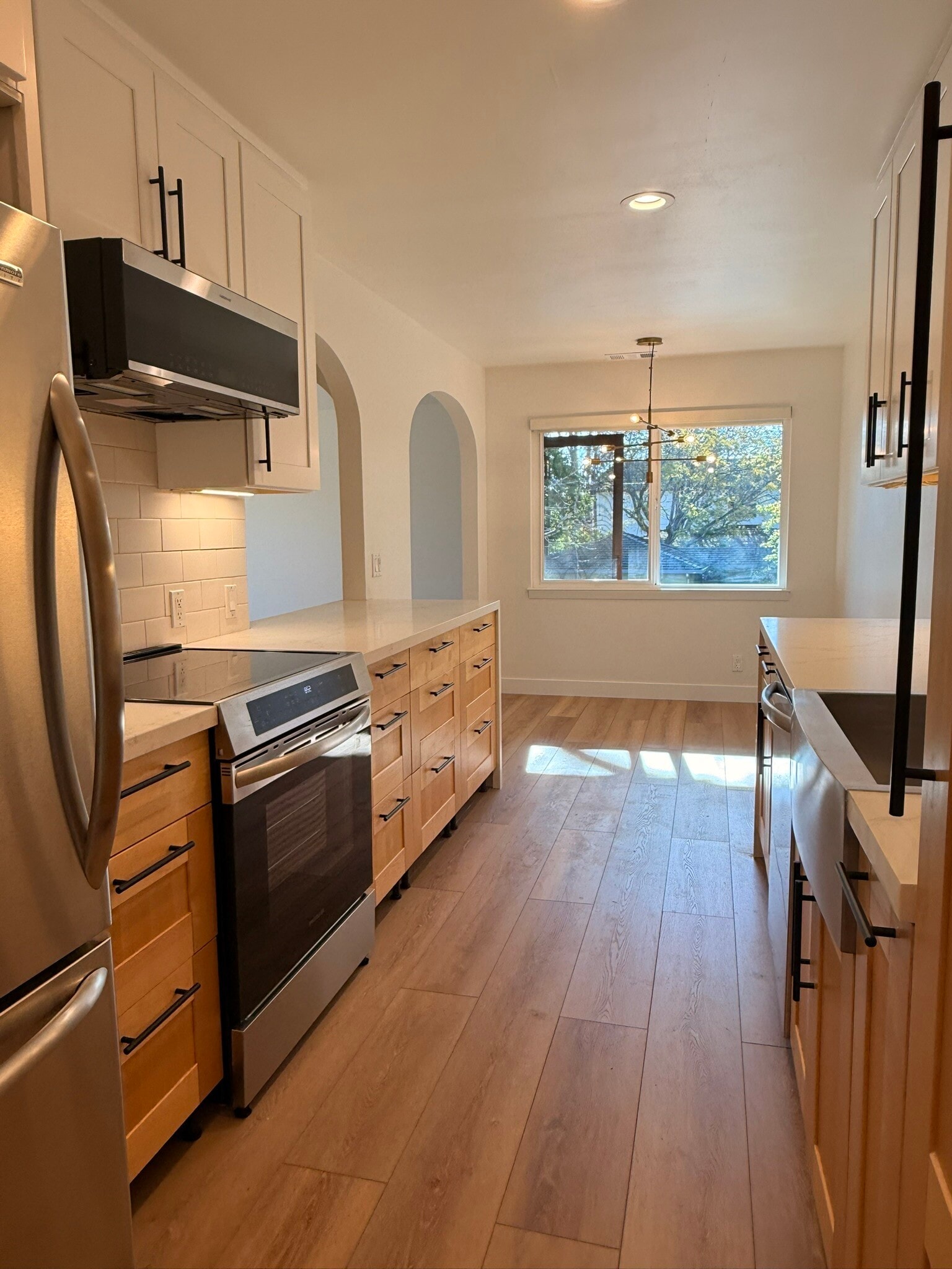 New induction range and modern vented microwave - 496 Sherwood Way