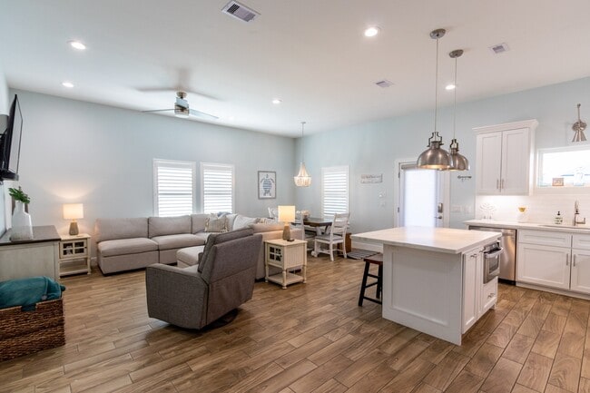 Building Photo - 16511 John Davis Rd