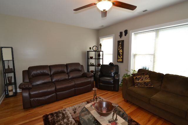 Building Photo - 5206 N Sawyer Ave