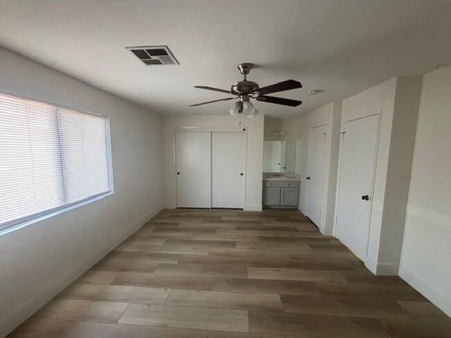 Building Photo - Newly Renovated 2-Bedroom Townhouse with 2...