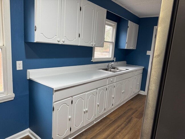 Building Photo - 211 Jane Ave