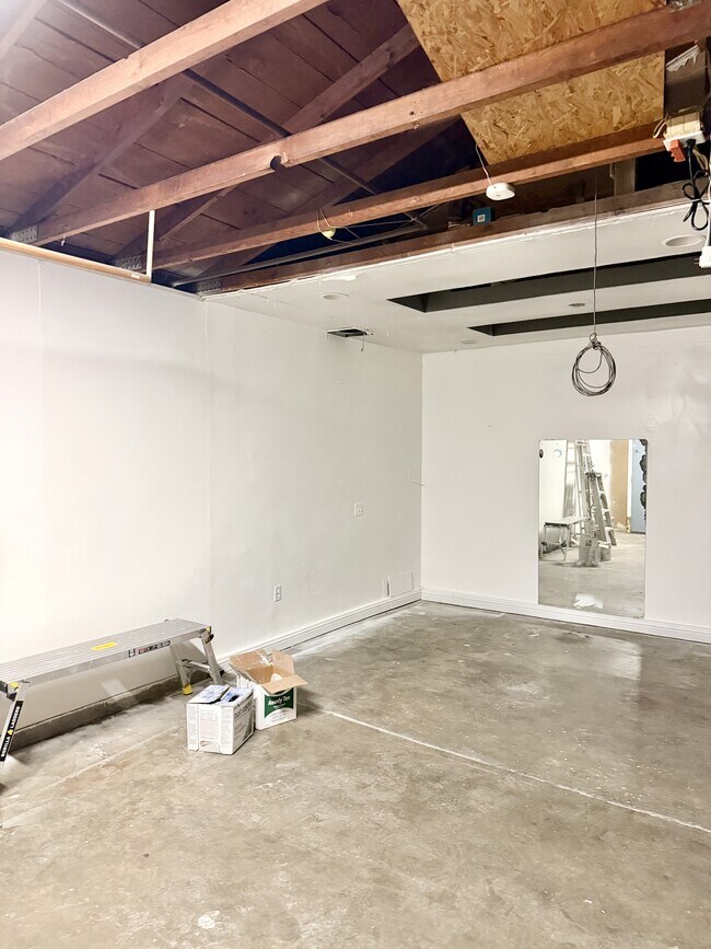 Building Photo - 3636 W Tulare Ave