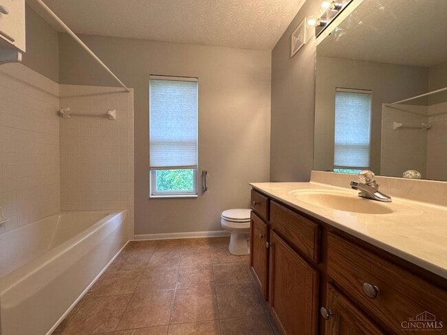 Building Photo - 5575 Glen Oak