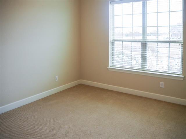 Building Photo - 400 Sunflower Ave