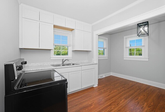 Building Photo - Four Bedroom Home!