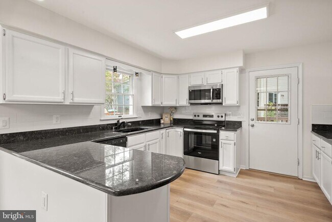 Building Photo - 13647 S Springs Dr