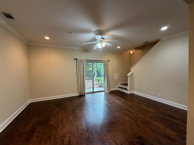Building Photo - 501 Reserve Ln