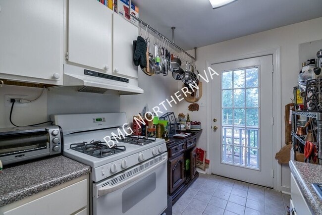 Building Photo - 108 N George Mason Dr