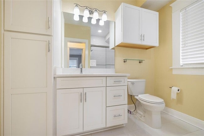 Building Photo - 409 S Willow Ave