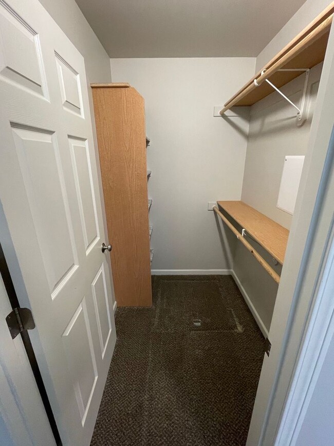 Building Photo - 1550 N Tinitun Cir